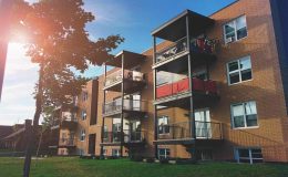 Qui se charge de l'entretien des garde-corps de balcons en copropriété ?