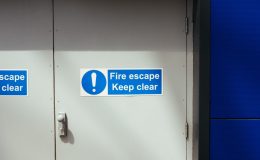 Installation de fenêtres coupe-feu : normes et réglementations à connaître