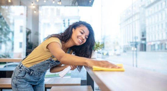 Comment nettoyer les rainures et les creux des menuiseries