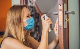 10-Comment enlever les rayures sur une porte peinte