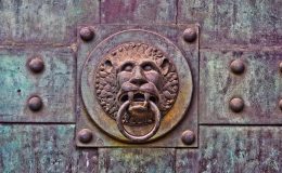 découvrez nos portails sur mesure, alliant esthétisme et sécurité. personnalisez votre entrée avec des designs uniques et des matériaux de haute qualité. transformez votre maison avec nos solutions de clôtures adaptées à vos besoins.