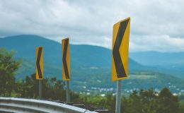 découvrez tout sur les garde-fous : leur utilité, les différents types disponibles et comment ils garantissent la sécurité dans les environnements routiers et industriels. informez-vous sur leur installation et entretien pour prévenir les accidents.