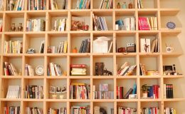 découvrez notre service de créations de bibliothèques sur mesure, alliant design unique et fonctionnalité optimale. transformez votre espace de vie avec une étagère personnalisée qui répond à vos besoins et à votre style.