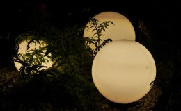 découvrez notre sélection d’éclairages extérieurs pour illuminer votre jardin, terrasse ou allée. profitez de conseils et de solutions adaptées à tous vos besoins en éclairage outdoor.