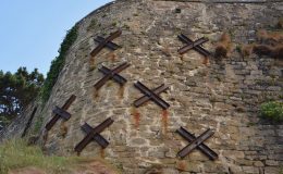 découvrez tout ce qu'il faut savoir sur les murs de soutènement : utilité, types, matériaux et conseils pour des aménagements extérieurs durables et sécurisés.