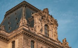 découvrez tout ce qu'il faut savoir sur les fenêtres de toit : avantages, installation, prix et conseils pour optimiser la lumière naturelle et l'aération de votre intérieur.