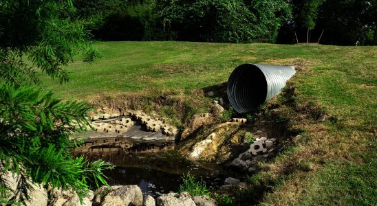 découvrez tout ce qu'il faut savoir sur les eaux usées : définition, origine, traitement et impact environnemental des eaux usées, ainsi que les solutions pour une gestion durable.