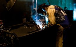 découvrez tout ce qu'il faut savoir sur le soudage de l'acier inoxydable : techniques, astuces, avantages et conseils d'experts pour obtenir des soudures durables et de qualité professionnelle.
