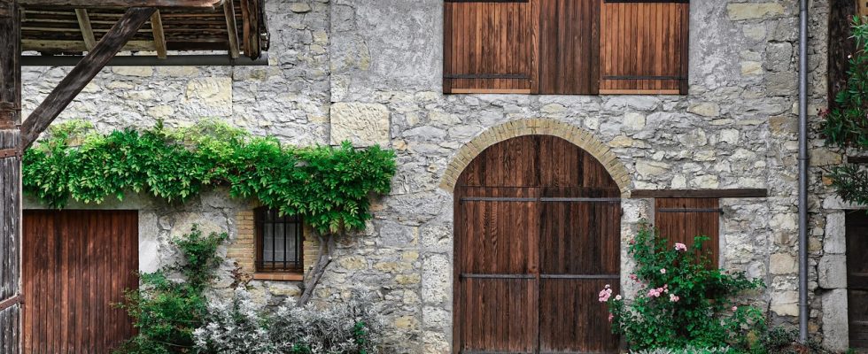 rénovation de murs extérieurs : améliorez l'apparence et la durabilité de votre façade grâce à nos solutions professionnelles et sur mesure.